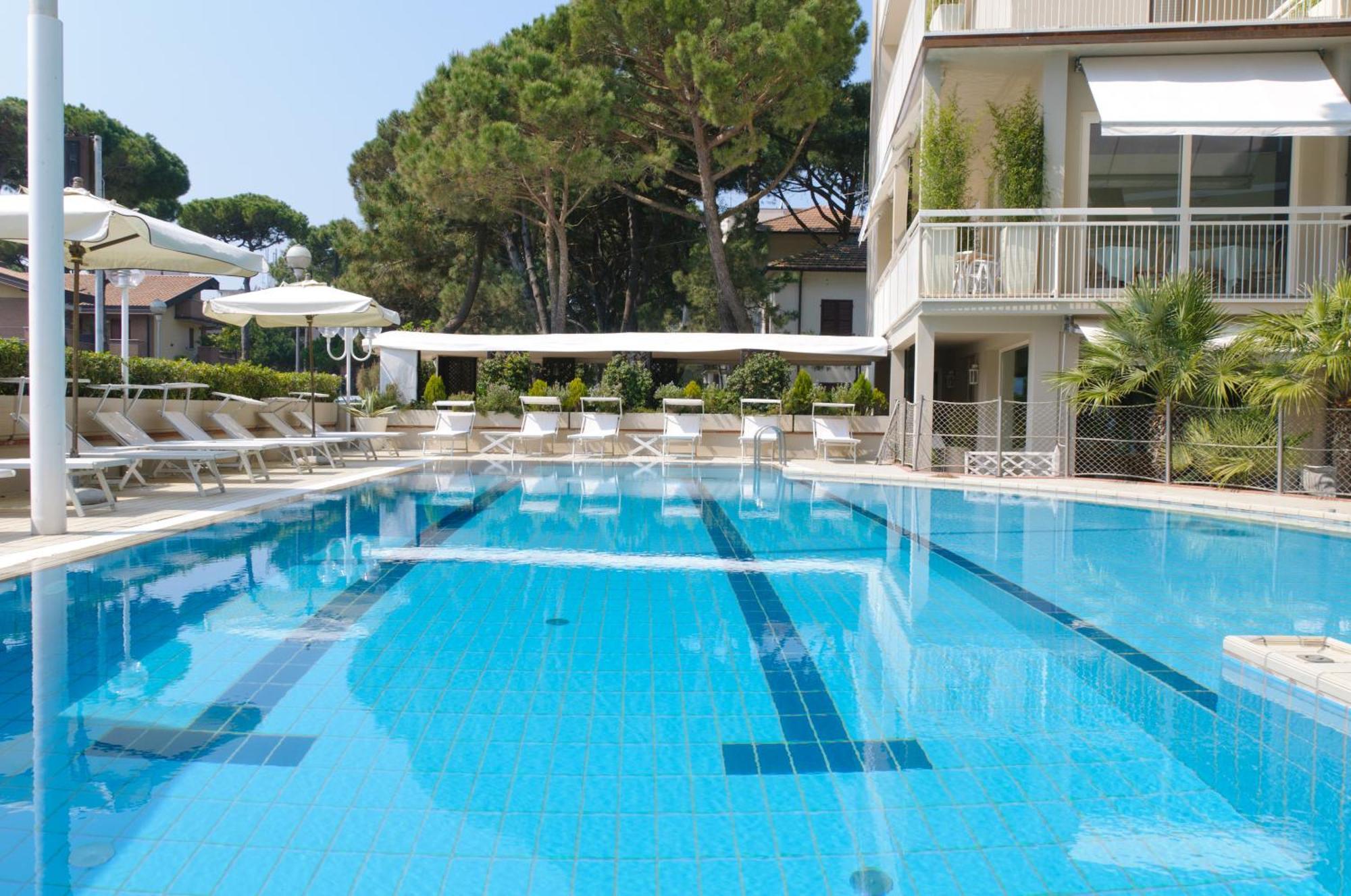 Hotel Trionfal Milano Marittima Exteriör bild