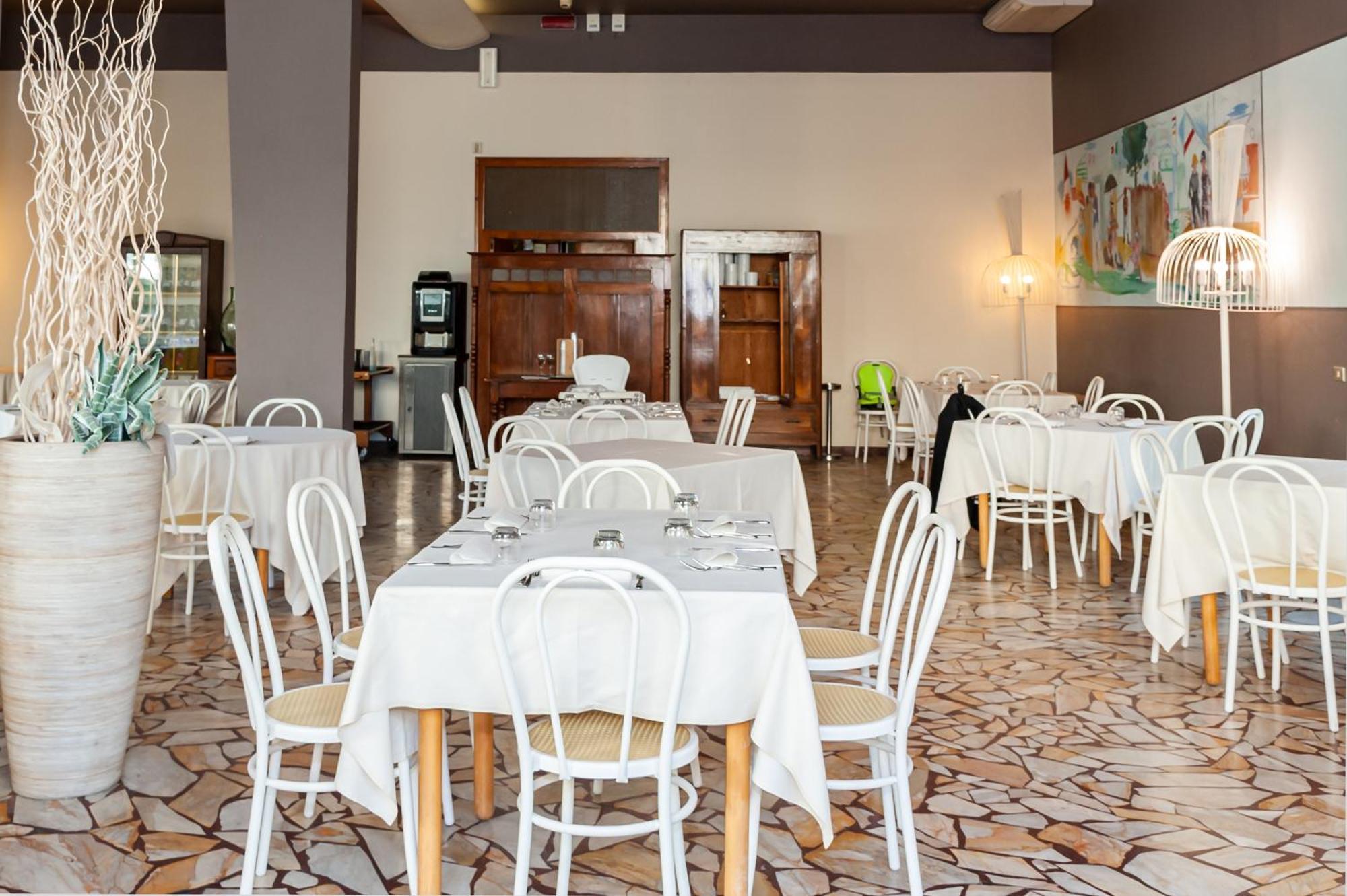 Hotel Trionfal Milano Marittima Exteriör bild