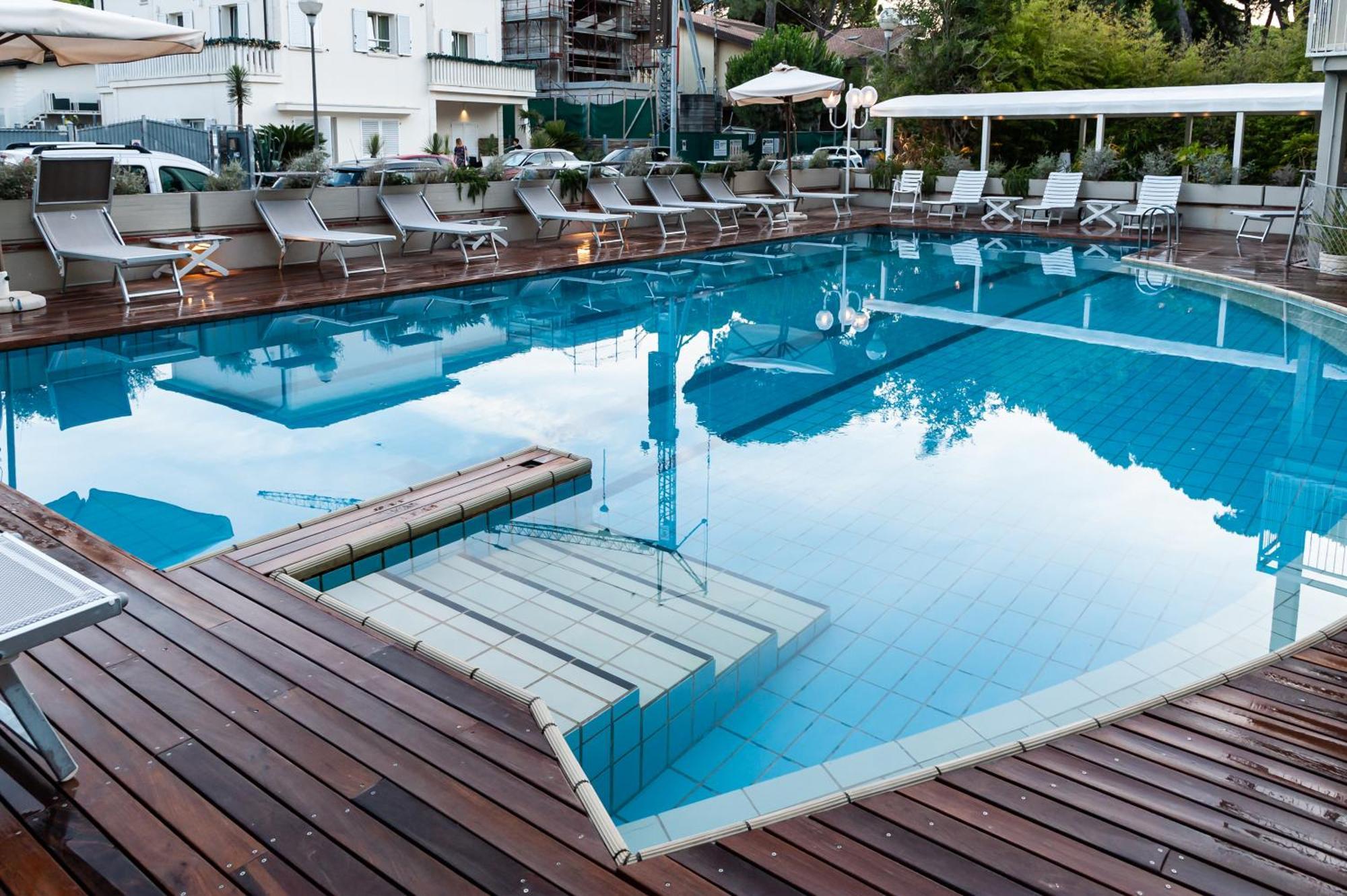 Hotel Trionfal Milano Marittima Exteriör bild