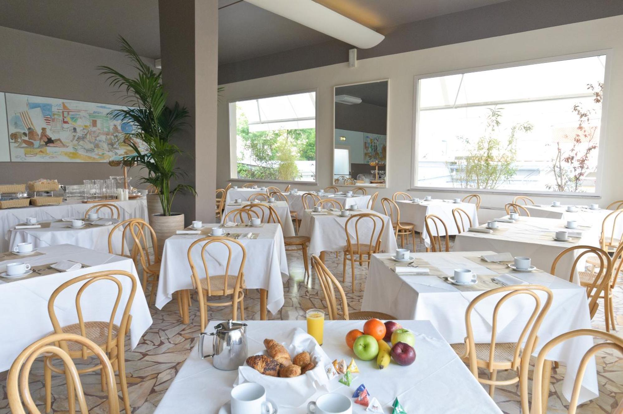 Hotel Trionfal Milano Marittima Exteriör bild